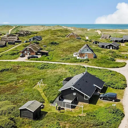 Spaceous Wooden House With - Sj724 Harboør