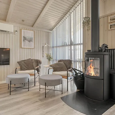 Spaceous Wooden House With - Sj724 * Harboør