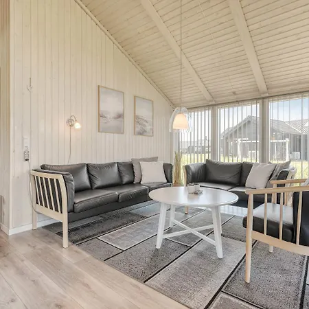 Dom wakacyjny Spaceous Wooden House With - Sj724 *