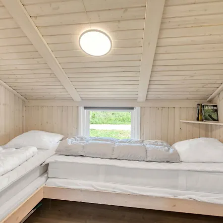 Spaceous Wooden House With - Sj724