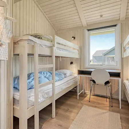 Tatil Evi Spaceous Wooden House With - Sj724